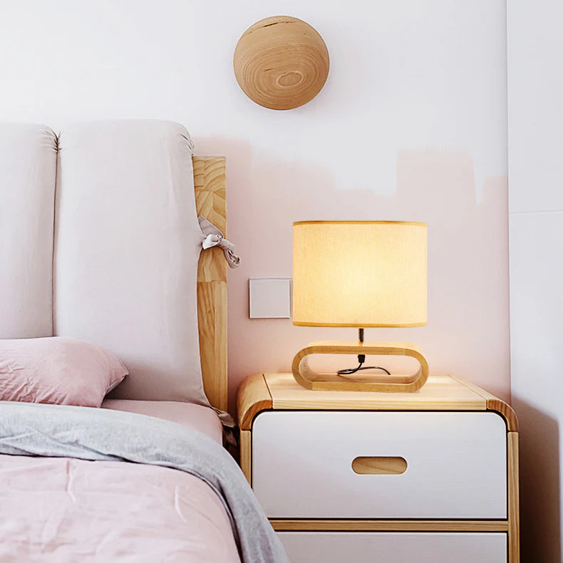 Scandinavisch Tafellamp  met Houten Basis en Stoffen Kap