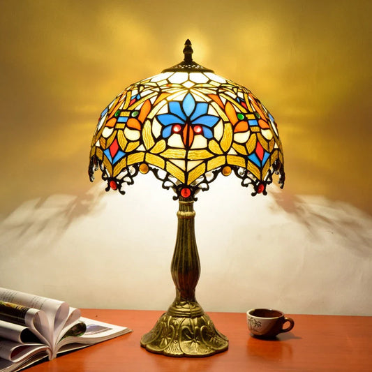 Tiffany Tafellamp met Gekleurd Glas en Edelsteenbloem Motief