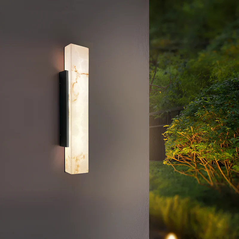 Minimalistische Buiten Wandlamp met Marmerdetail