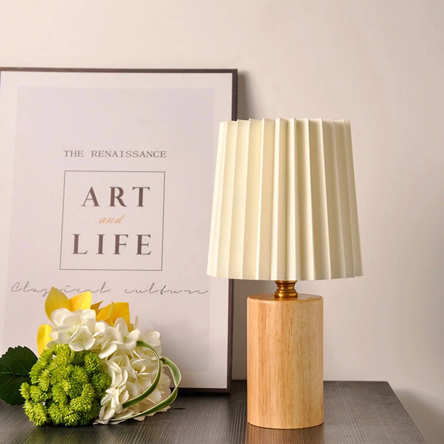 Vintage Koreaanse Houten Tafellamp met Geplooide Stoffen Kap