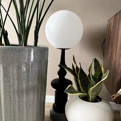 Klassiek Design Tafellamp met Tijdloze Sfeer