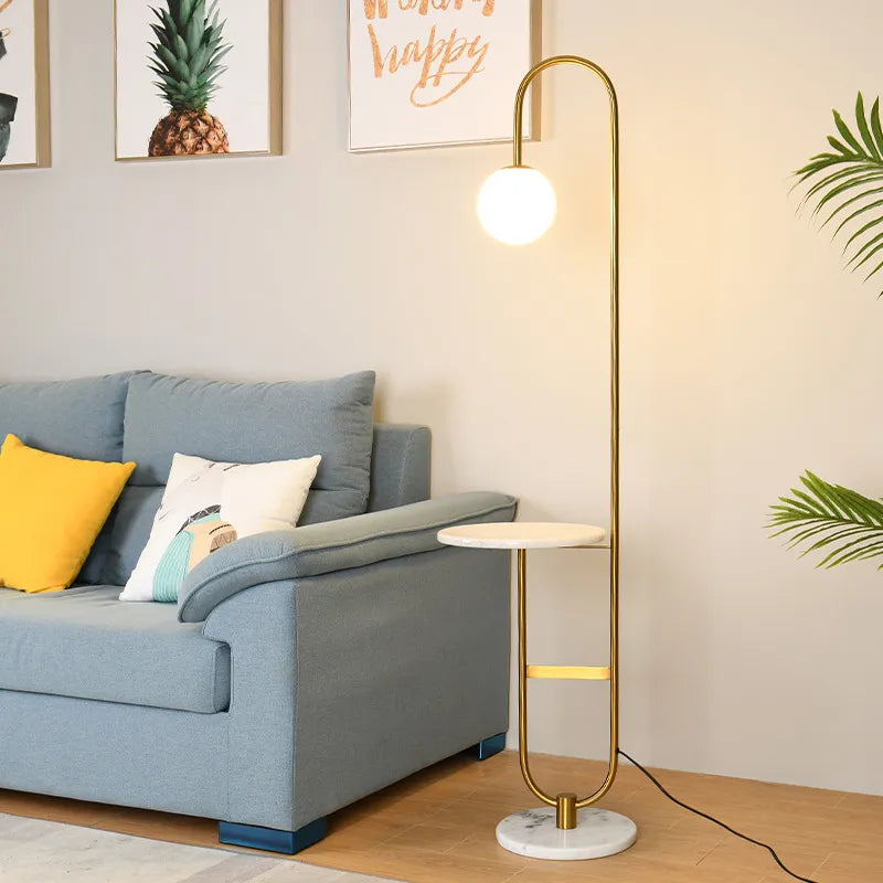 Scandinavische Vloerlamp met Ronde Tafel