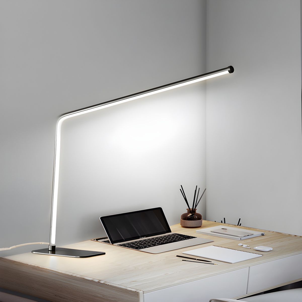 Nordic LED Bureaulamp met Traploze Dimming
