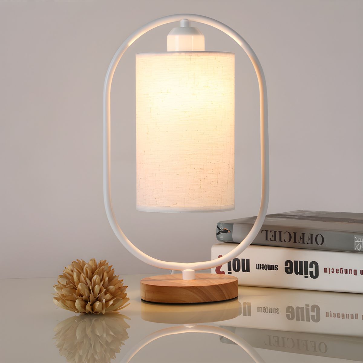 Moderne Tafellamp met Stoffen Kap en Houten Voet