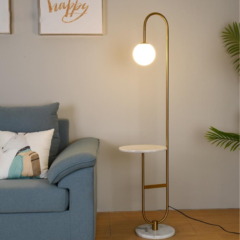 Scandinavische Vloerlamp met Ronde Tafel