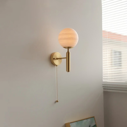 Moderne Wandlamp met Trekschakelaar & Matglazen Kap