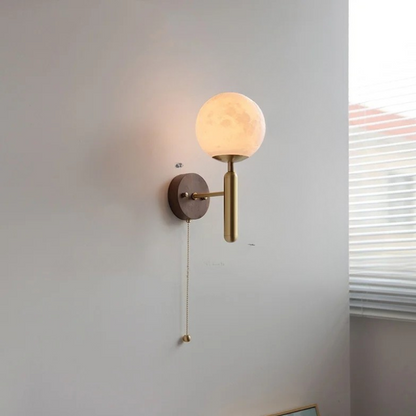 Moderne Wandlamp met Trekschakelaar & Matglazen Kap
