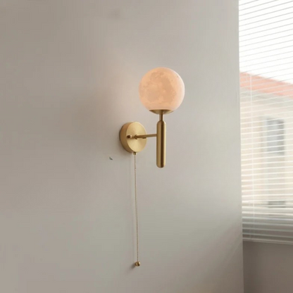 Moderne Wandlamp met Trekschakelaar & Matglazen Kap