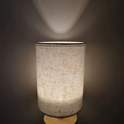 Minimalistische Japanse LED-Tafellamp met Houten Basis en Stoffen Kap