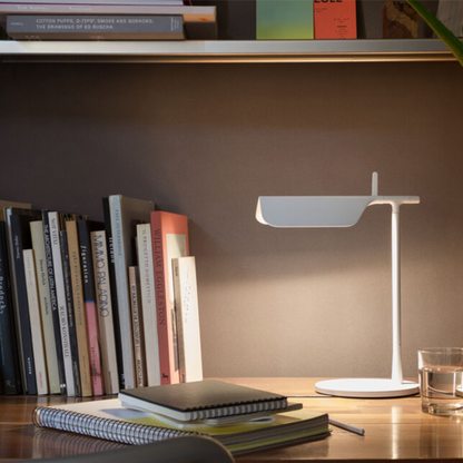 Minimalistisch Design Tafellamp met Verstelbare Kap