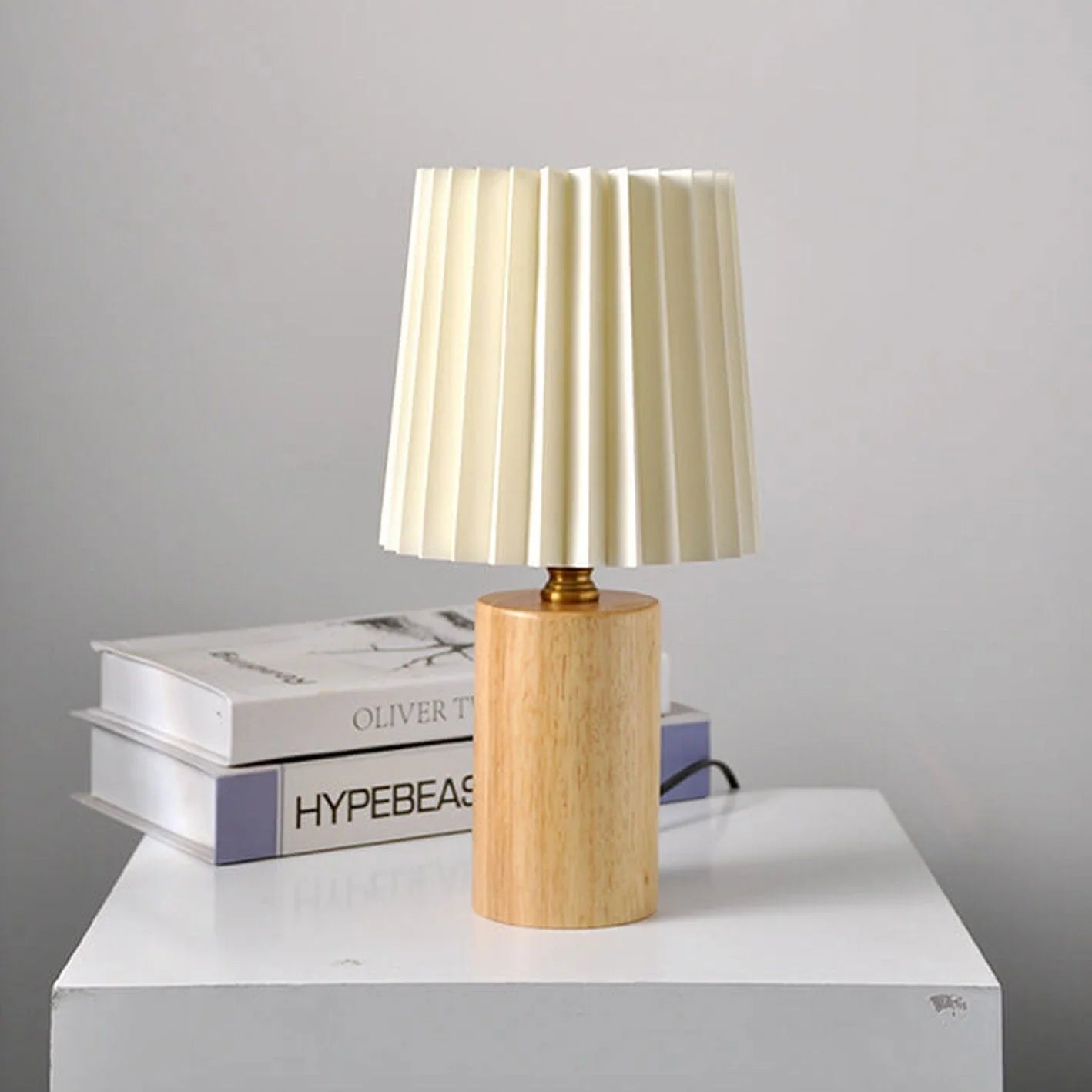 Vintage Koreaanse Houten Tafellamp met Geplooide Stoffen Kap