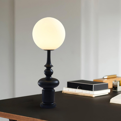Klassiek Design Tafellamp met Tijdloze Sfeer