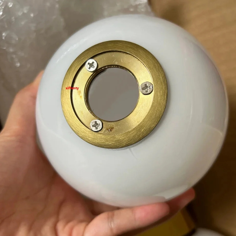 Glazen Bol Wandverlichting met Stijlvolle Afwerking