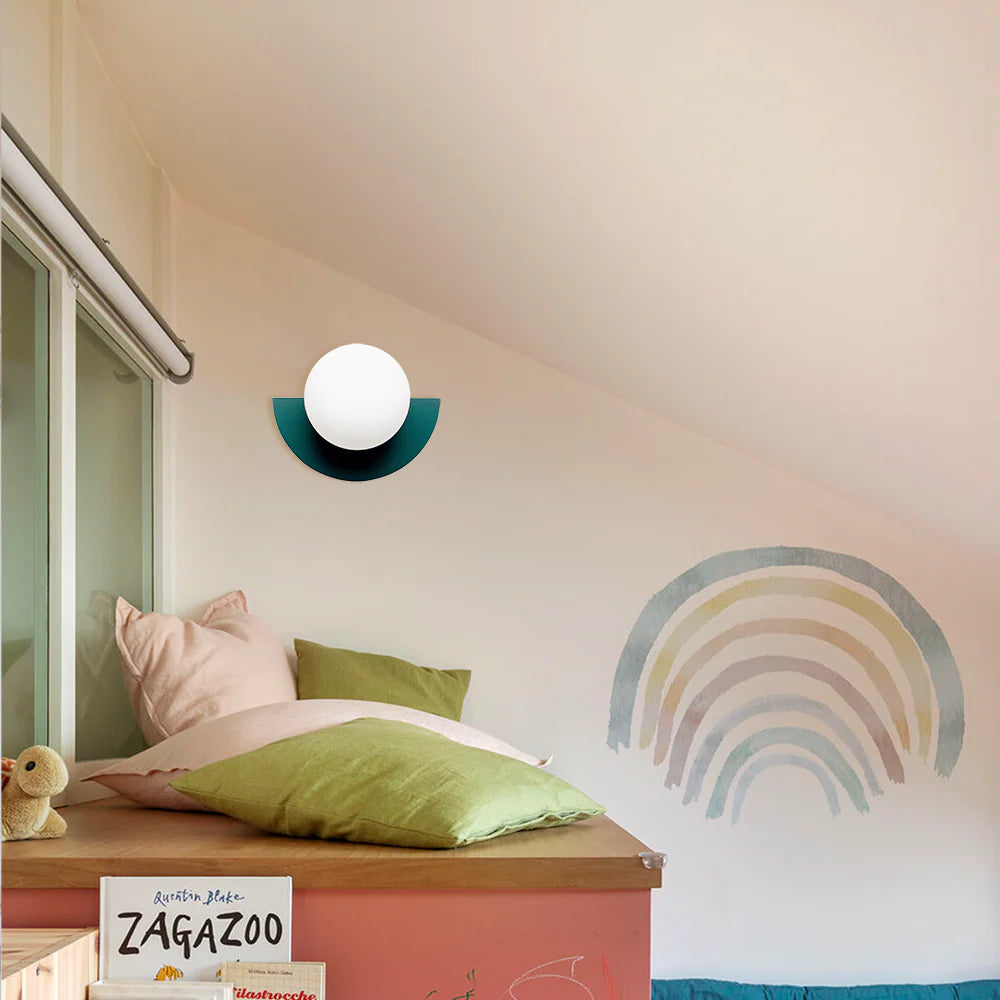 Minimalistische Kleurrijke Wandlamp met Elegante Glazen Kap