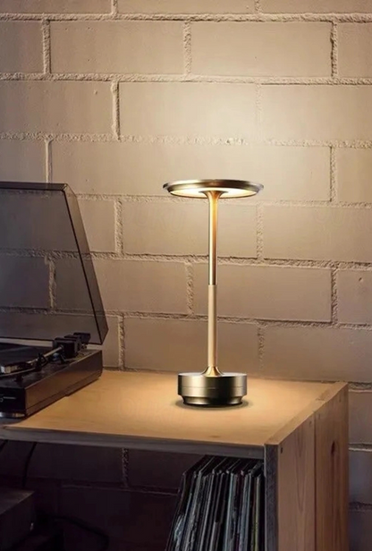 Éclat Tafel Lamp met Strakke Simpliciteit & Stijl