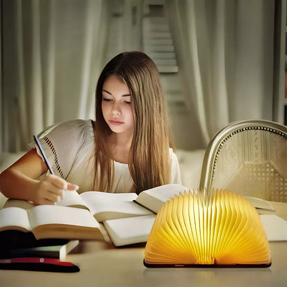 Lichtboek Sfeervolle Houten Lamp in Boekvorm