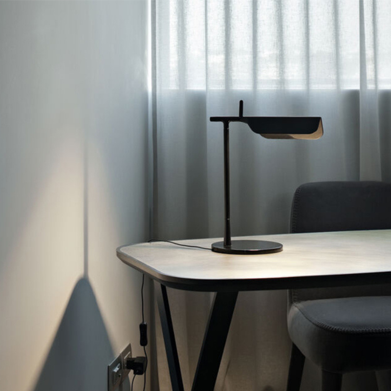 Minimalistisch Design Tafellamp met Verstelbare Kap
