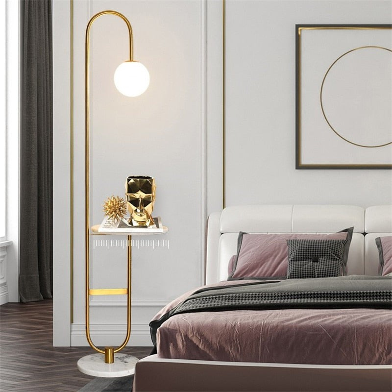 Scandinavische Vloerlamp met Ronde Tafel