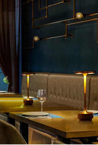 Éclat Tafel Lamp met Strakke Simpliciteit & Stijl