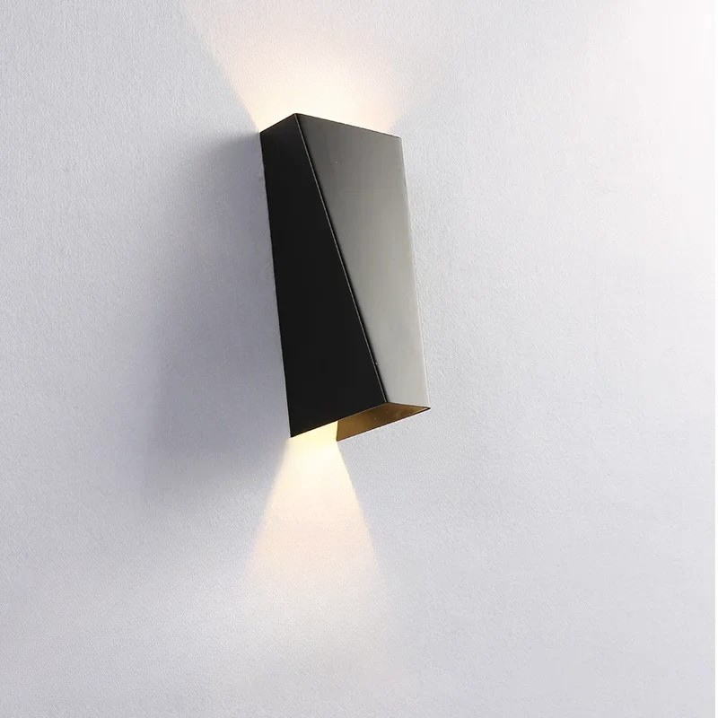 Strakke Buitenwandlamp in Stijlvol Aluminium
