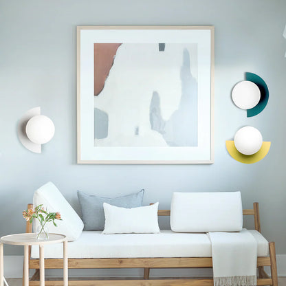Minimalistische Kleurrijke Wandlamp met Elegante Glazen Kap