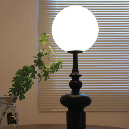 Klassiek Design Tafellamp met Tijdloze Sfeer