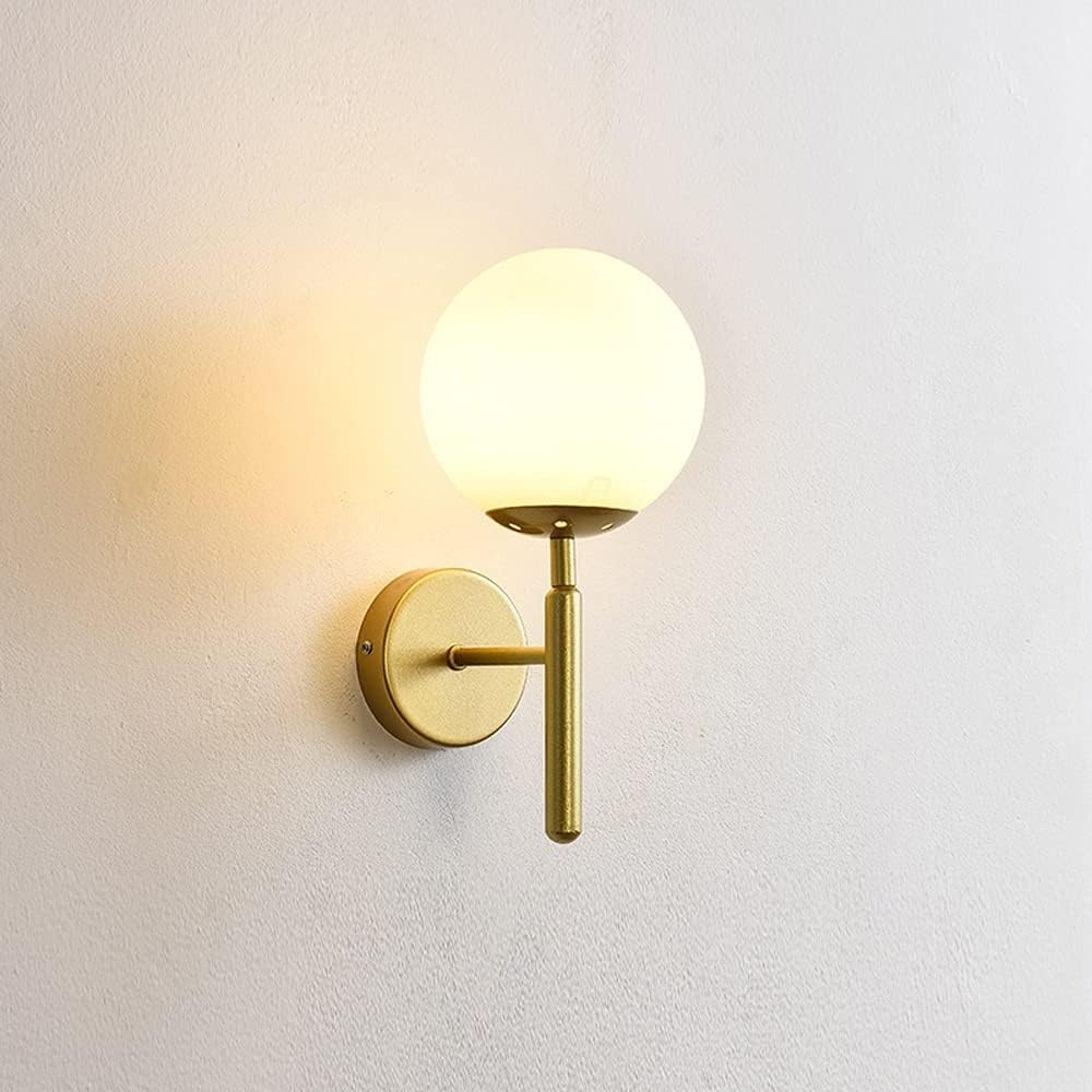 Moderne Wandlamp met Trekschakelaar & Matglazen Kap