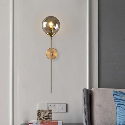 Luxe Wandlamp met Gouden Frame en Glazen Bol