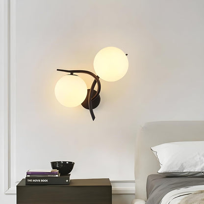 Moderne Glazen Bol Wandlamp met Gouden Afwerking