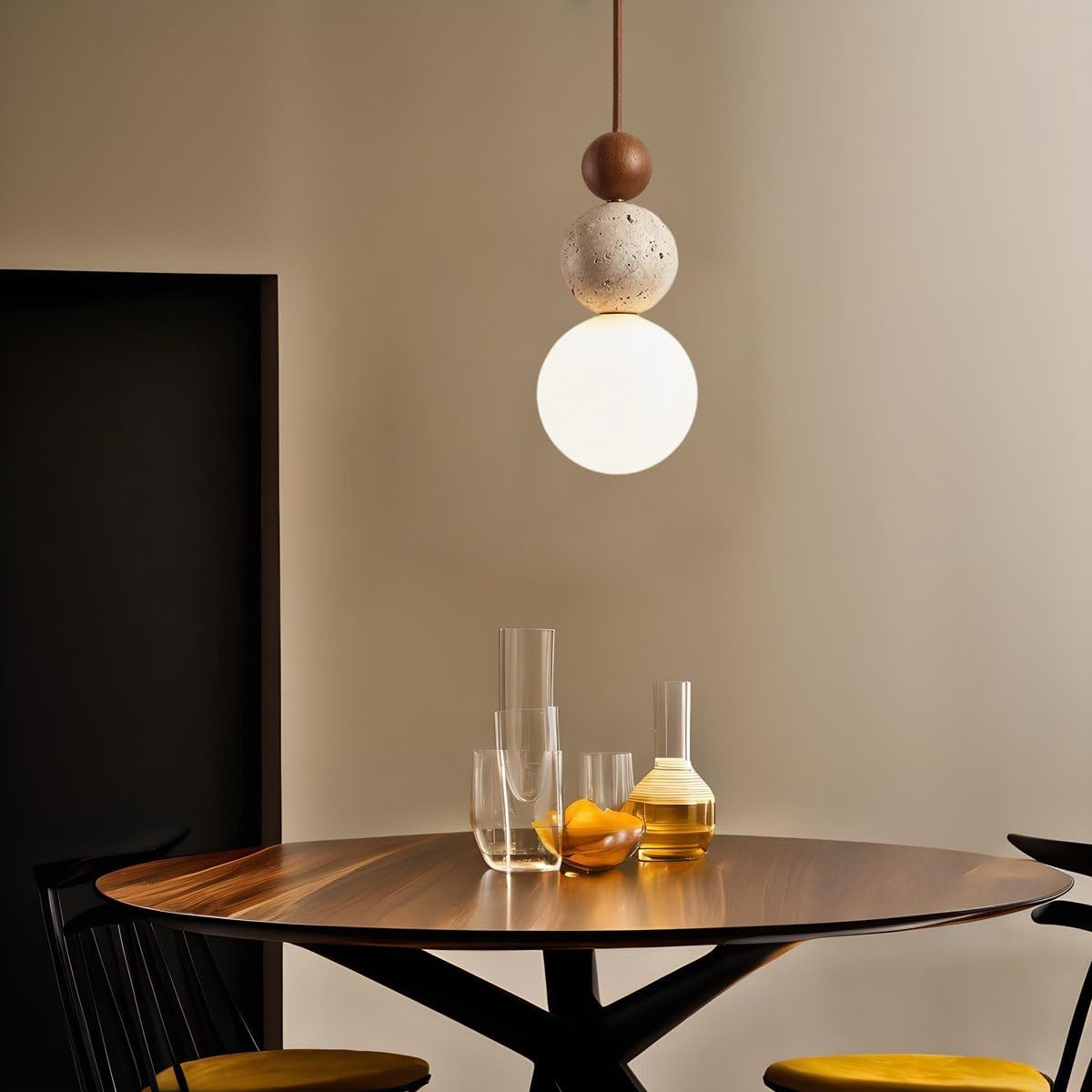 Travertijn en Houten Hanglamp met Opaal Glazen Lamp