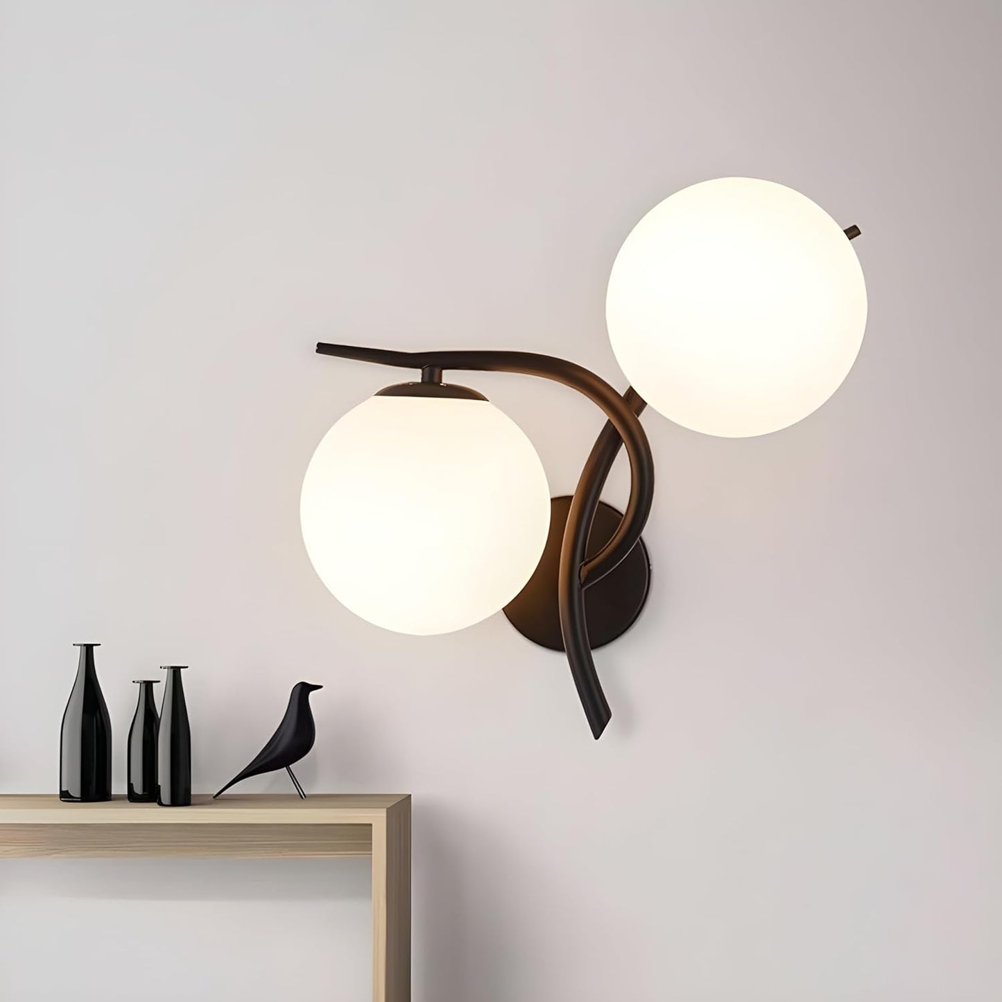 Moderne Glazen Bol Wandlamp met Gouden Afwerking
