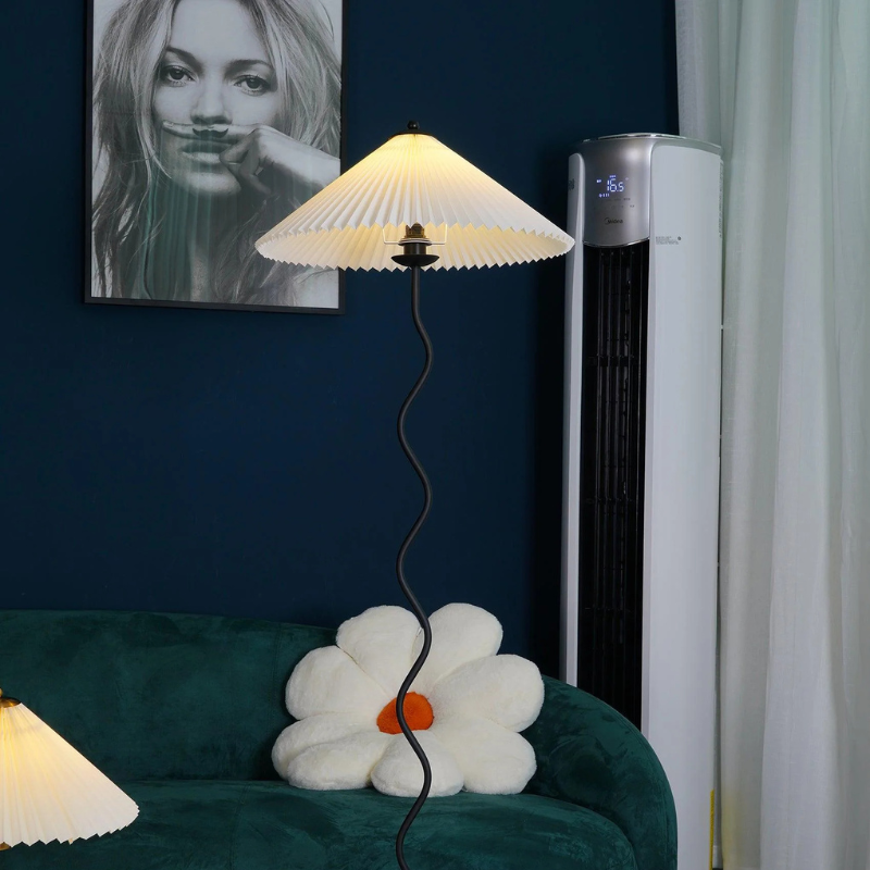 Sculpturale Squiggle Vloerlamp met Geplisseerde Kap