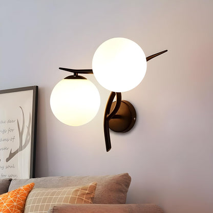 Moderne Glazen Bol Wandlamp met Gouden Afwerking