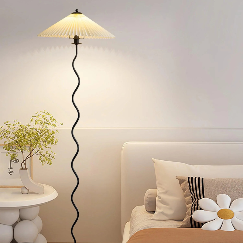 Sculpturale Squiggle Vloerlamp met Geplisseerde Kap