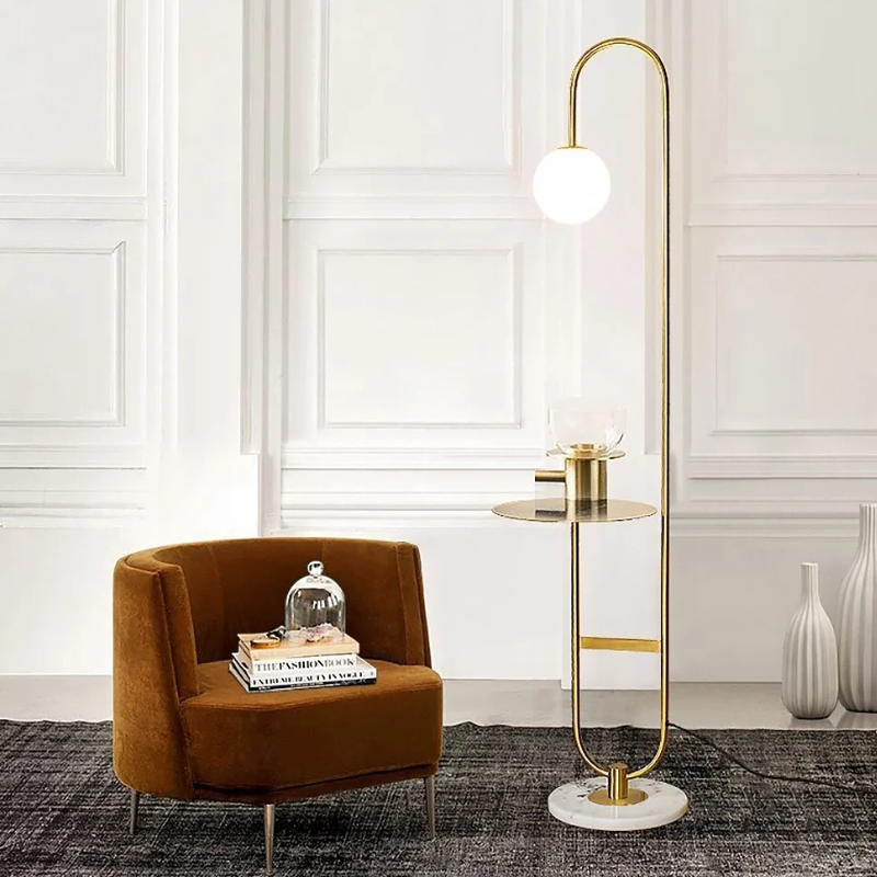 Scandinavische Vloerlamp met Ronde Tafel