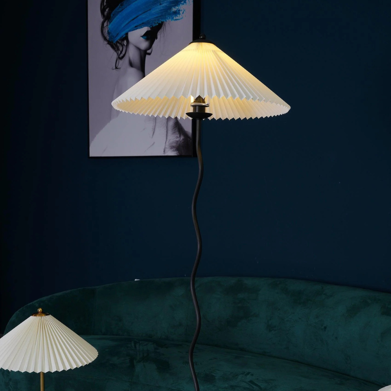 Sculpturale Squiggle Vloerlamp met Geplisseerde Kap
