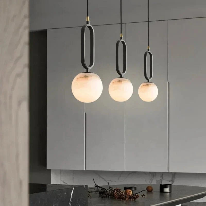 Moderne Hanglamp met Marmeren Ring en Glazen Bol
