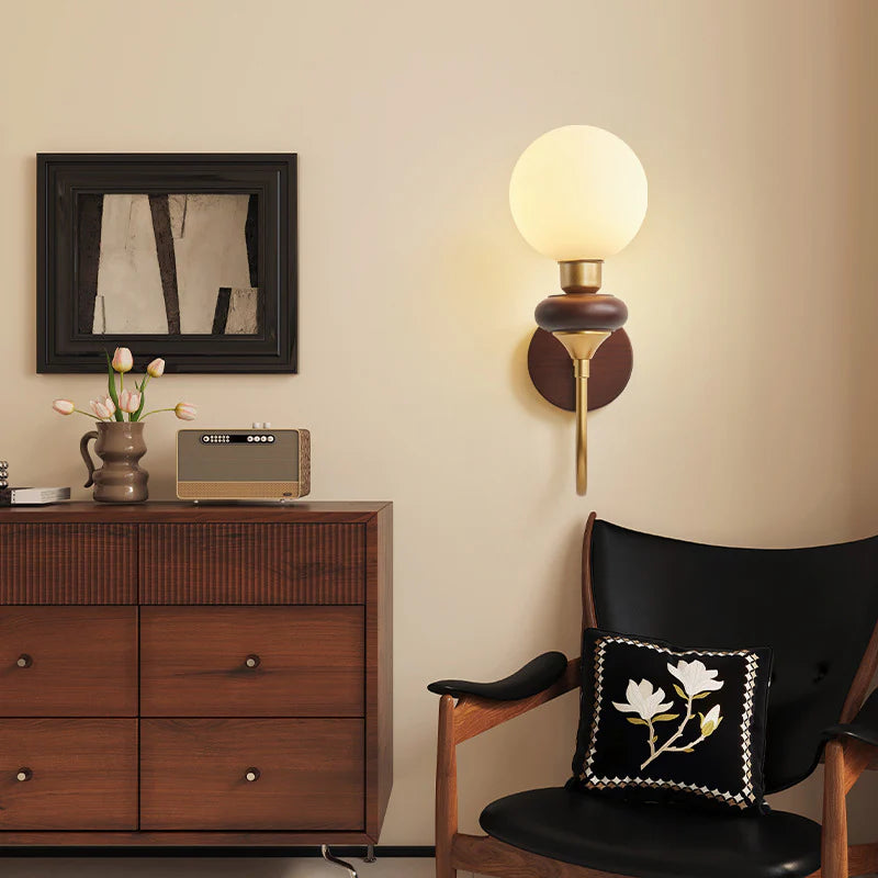 Vintage Glazen Bol Gebogen Houten Arm Wandlamp