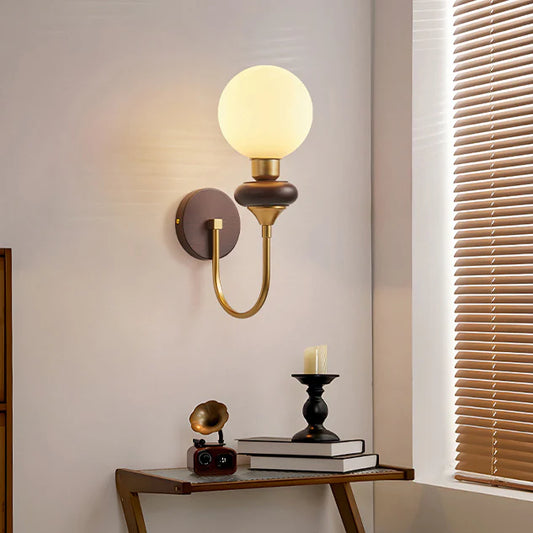 Vintage Glazen Bol Gebogen Houten Arm Wandlamp