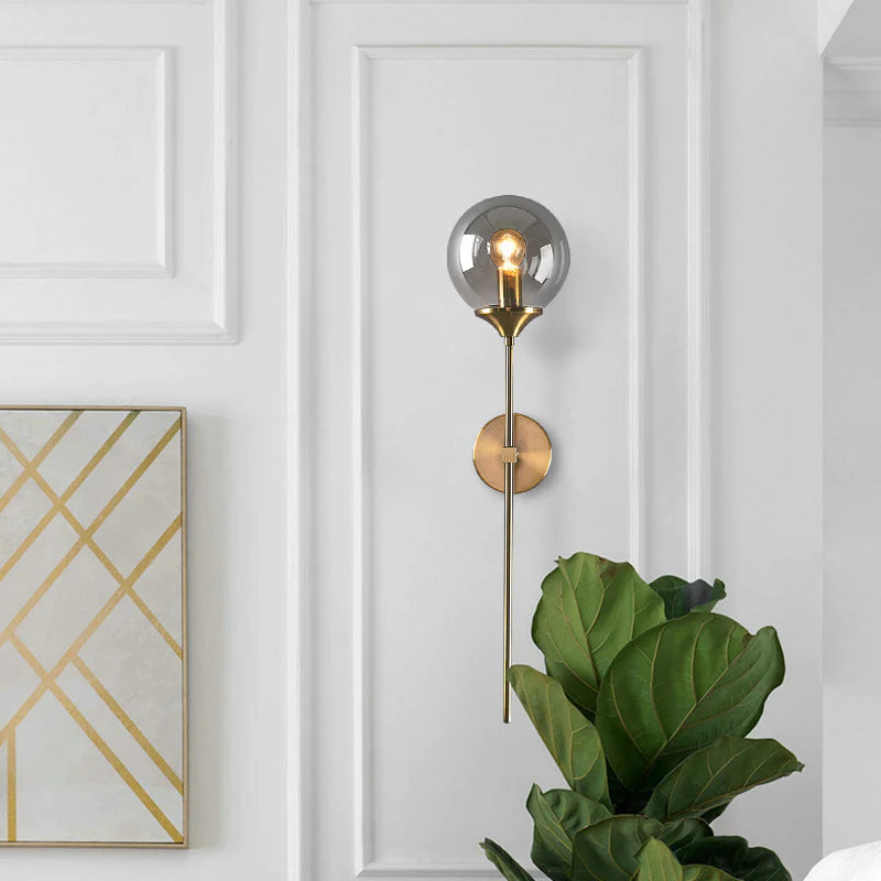 Luxe Wandlamp met Gouden Frame en Glazen Bol