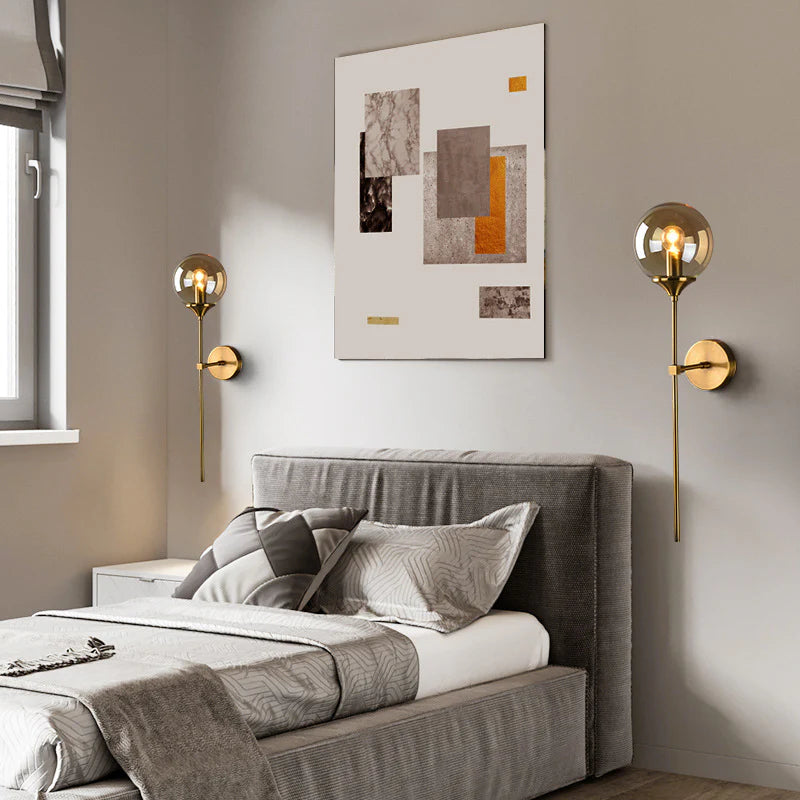 Luxe Wandlamp met Gouden Frame en Glazen Bol