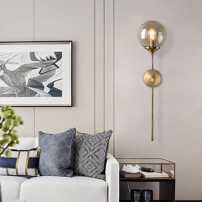 Luxe Wandlamp met Gouden Frame en Glazen Bol