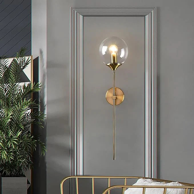 Luxe Wandlamp met Gouden Frame en Glazen Bol