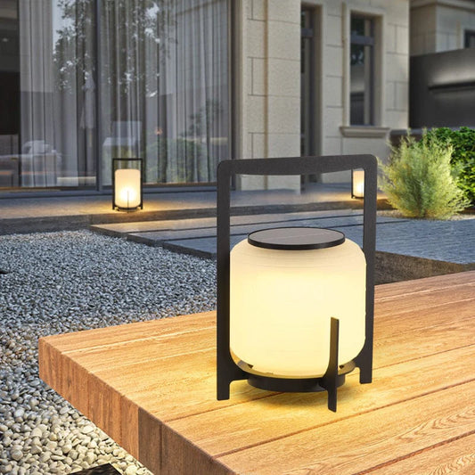 Moderne buitenlamp op Zonne-Energie