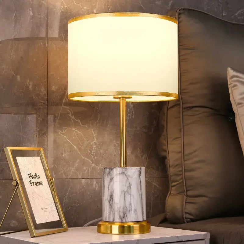 Moderne Stoffen Kap & Gouden Basis Tafellamp