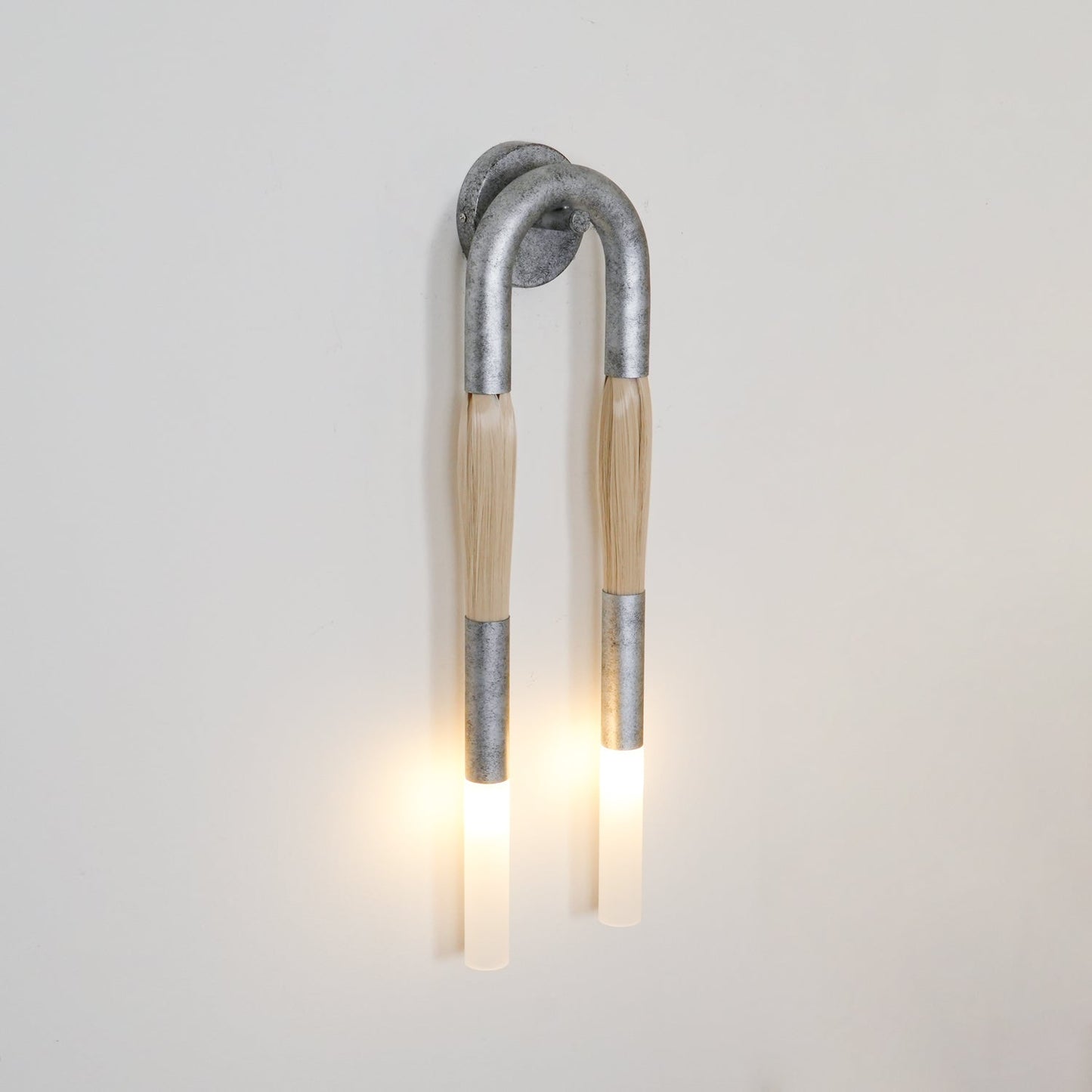 Elegante Wandlamp met Decoratief Paardenhaaraccent