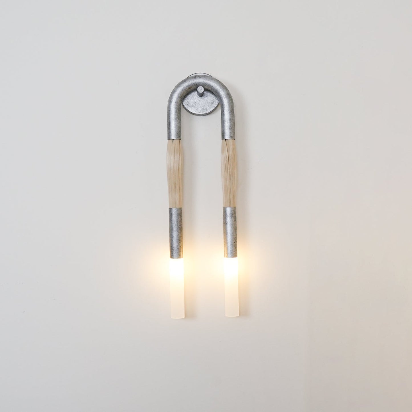 Elegante Wandlamp met Decoratief Paardenhaaraccent