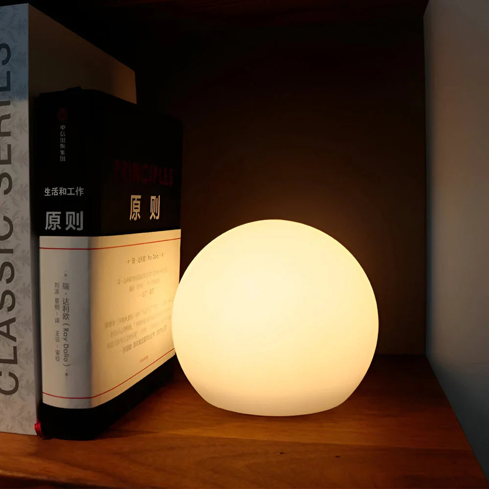 AuroraGlow LED Tafellamp met Kleurrijke Bolvorm