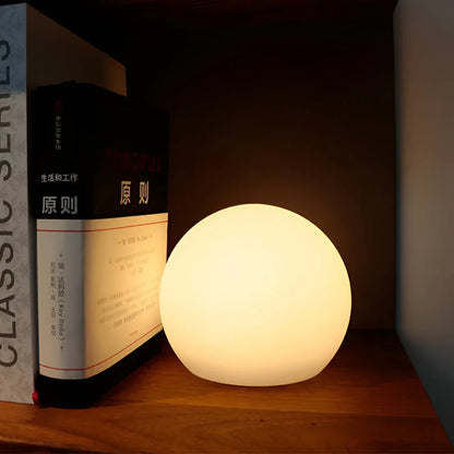 AuroraGlow LED Tafellamp met Kleurrijke Bolvorm