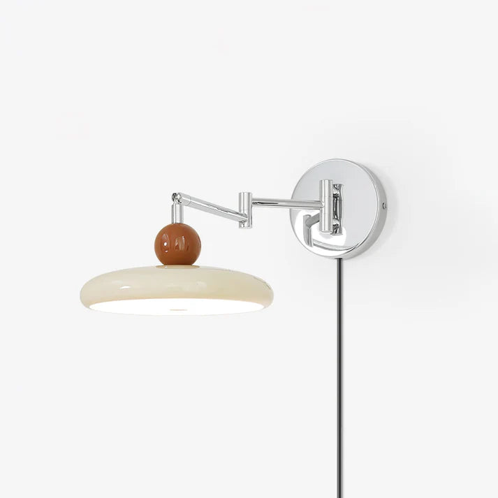 Lola Plug-in Wandlamp – Stijlvol Design met Warme Gloed
